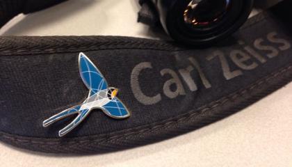 Speldje op een verrekijker